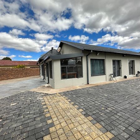 Favour Guest House Polokwane Eksteriør billede