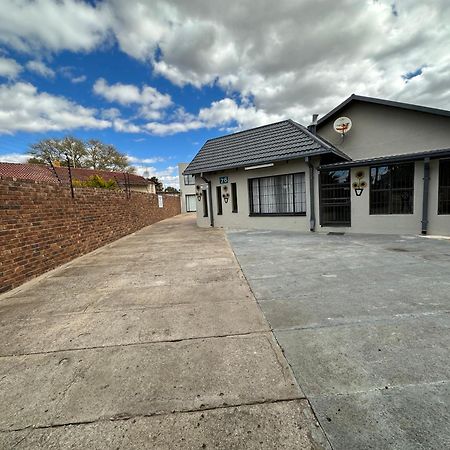 Favour Guest House Polokwane Eksteriør billede
