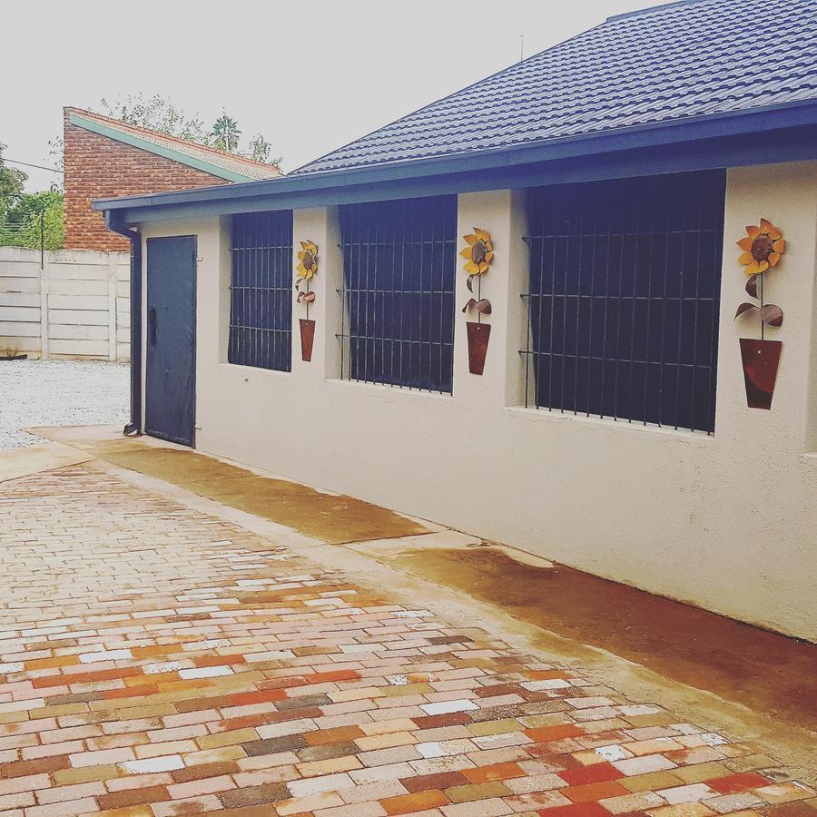 Favour Guest House Polokwane Eksteriør billede